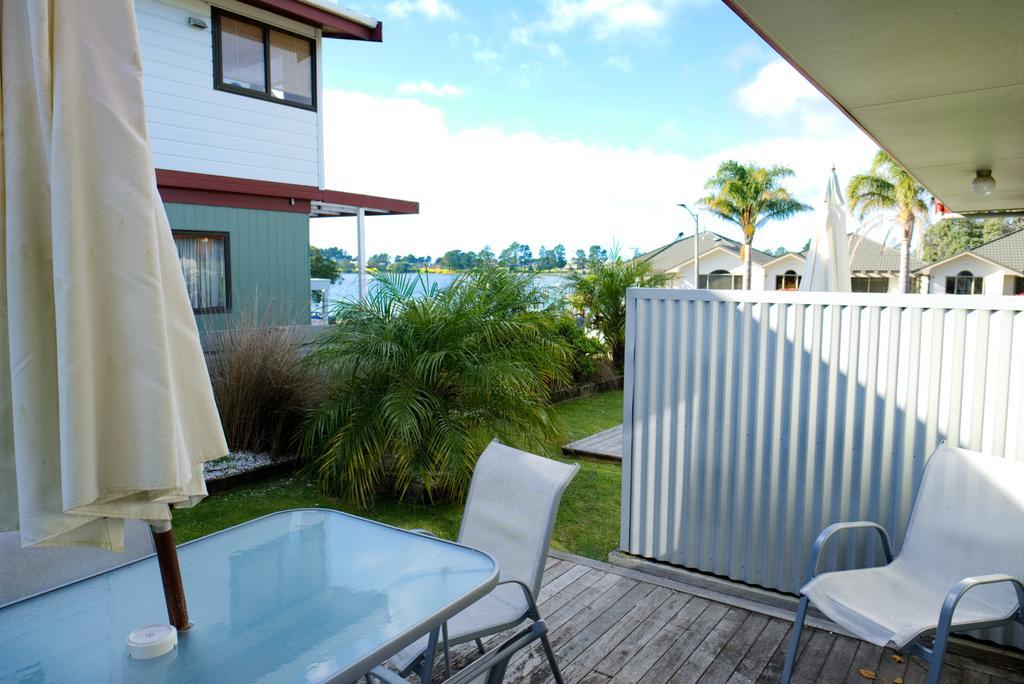 Shores Motel 3*