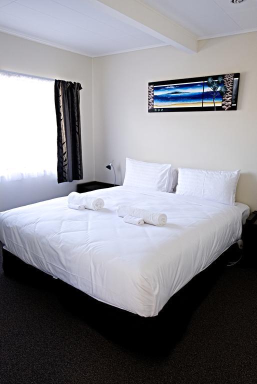 Shores Motel 3*