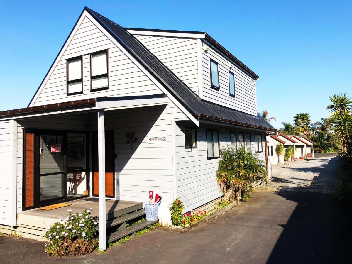 Shores Motel